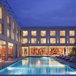 Courtyard By Marriott Kochi Airport Hotel